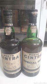 Collection of wines and liquors: Porto Contra Warre Portugal llenas